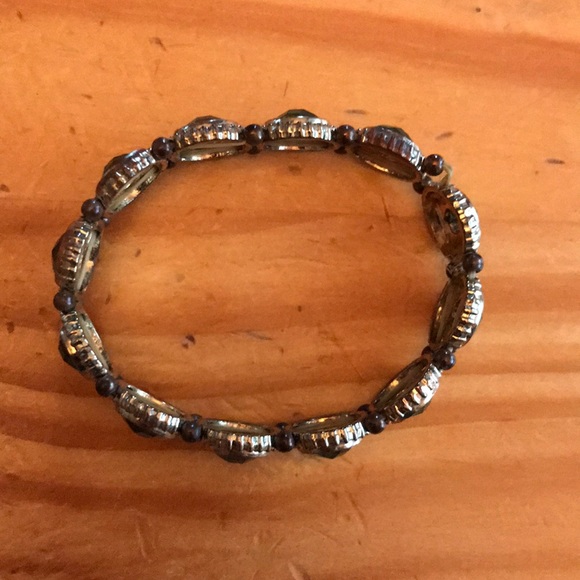 Gold and green costume bracelet - Picture 2 of 3